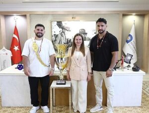 Kırkpınar Başpehlivanı Erkan Taş’a coşkulu karşılama