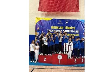 Kocaeli’nin gururu Kağıtspor kürsülerden inmiyor
