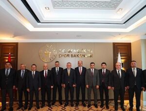 Konya Heyeti Bakan Bak ile Şehrin Gençlik ve Spor Yatırımlarını İstişare Etti