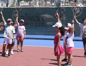Kuşadası Tenis Kulübü Hedeflerine Birer Birer Ulaşıyor