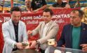 Lider Erkan Aydın Hamitler’de Aşure Rahmetini Vatandaşlarla Paylaştı