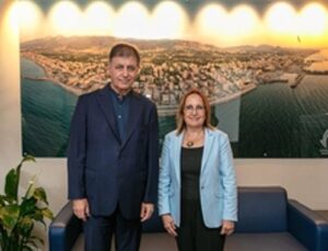 Lider Tugay Güzelbahçe’de esnaf ve vatandaşlarla buluştu
