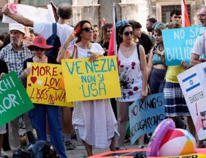 ‘Make America Read Again’: Venice protesters greet US ambassador with protest signs