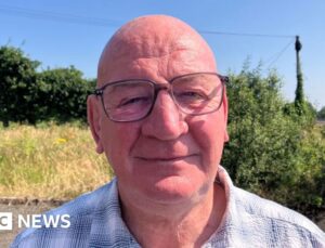 Motorists causing ‘chaos’ at Blue Flag beach, says councillor