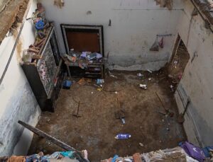 Mourners attend funerals for 14 Pakistani children killed in tutoring centre roof collapse