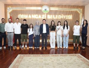 Osmangazi’de Fiyatsız LGS Kurslarının Başarılı Öğrencileri Lider Aydın’la Buluştu