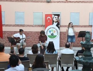Osmangazi’de Şadırvanlı Han’ın Tarihi Atmosferinde Ritimler Yükseldi
