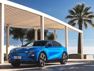 Renault Açık Ara Tepede