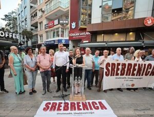 Srebrenitsa’da katledilen canlar Konak’ta anıldı
