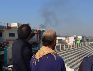 Suicide bomber kills 15 at security checkpoint in northwest Pakistan
