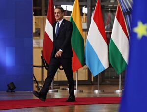 Three possible ways to lift the Greek veto on new Russia sanctions