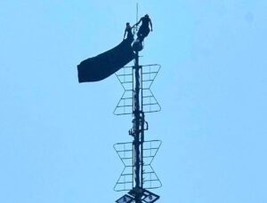 Two arrested after unfurling ‘power of love’ banner on Empire State Building antenna