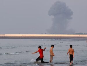 US launches strikes on Iran for third straight night as Trump says deal still ‘possible’