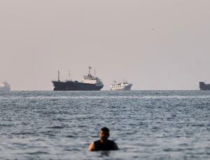 US resumes daylight strikes on Iran as tensions escalate over Strait of Hormuz