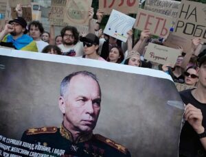 Zelenskyy replaces Oleksandr Syrskyi with Mykhailo Drapatyi as Ukraine’s commander-in-chief