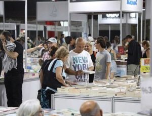 8. Edremit Kitap Fuarı Kitapseverlere kapılarını açtı