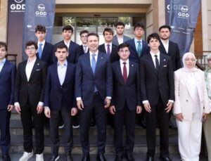 Bakan Bayraktar’dan ‘Enerji Diplomasisi ile Barış’ Mesajı