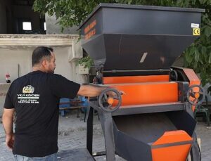 Büyükşehir’den Korkutelili üreticiye yem ezme makinesi dayanağı