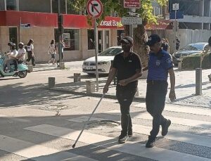 Görme engelli vatandaşa zabıtadan dayanak eli
