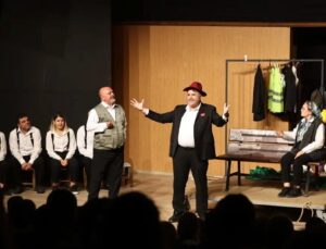 Karabağlar’ın İlk Personel Tiyatrosu Sahnede
