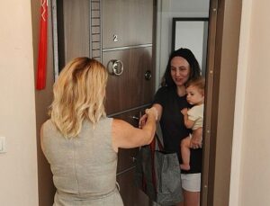 Karşıyaka Belediyesi’nden yeni doğan bebeklere sıcak karşılama