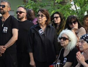 Kent Tiyatroları sanatkarları Eftal Gülbudak’ı son seyahatine Balıkesir’de uğurladılar