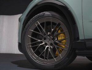 Pirelli P Zero, elektrikli Porsche Cayenne’in rekor düzeydeki hızlanma performansına katkı sağlıyor