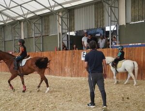 Seferihisar’dan ulusal gruba: Pony biniciliğinin yeni merkezi Turgut köyünde kuruldu