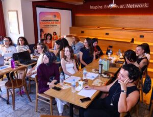 Starbucks Kadın Girişimine Alan Açıyor